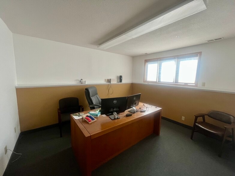 More Photos Of 7989 Lake Dr, Circle Pines Office For Sale