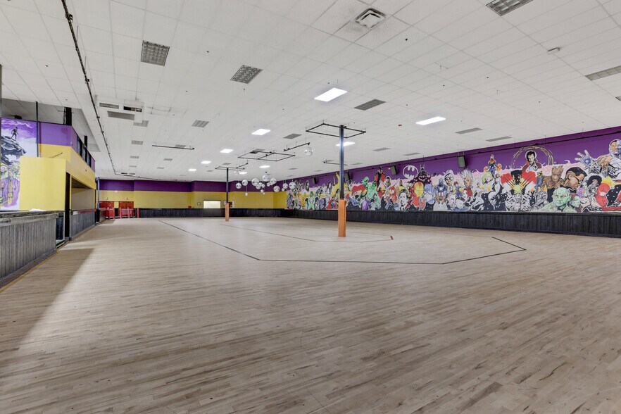 More Photos Of 1959 Metropolitan Pky SW, Atlanta Bowling Alley For Sale