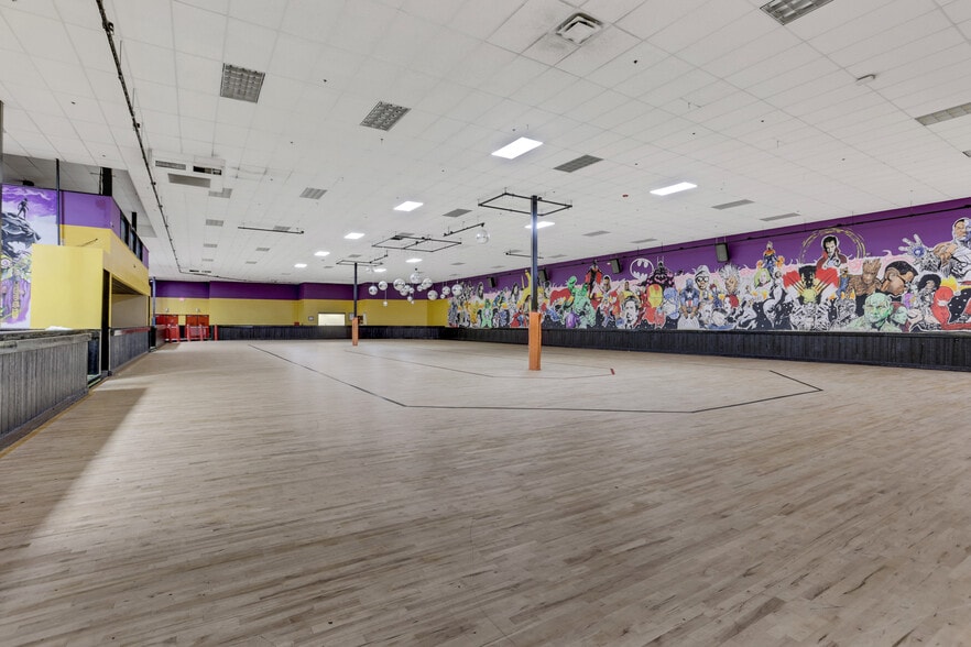 More Photos Of 1959 Metropolitan Pky SW, Atlanta Bowling Alley For Lease