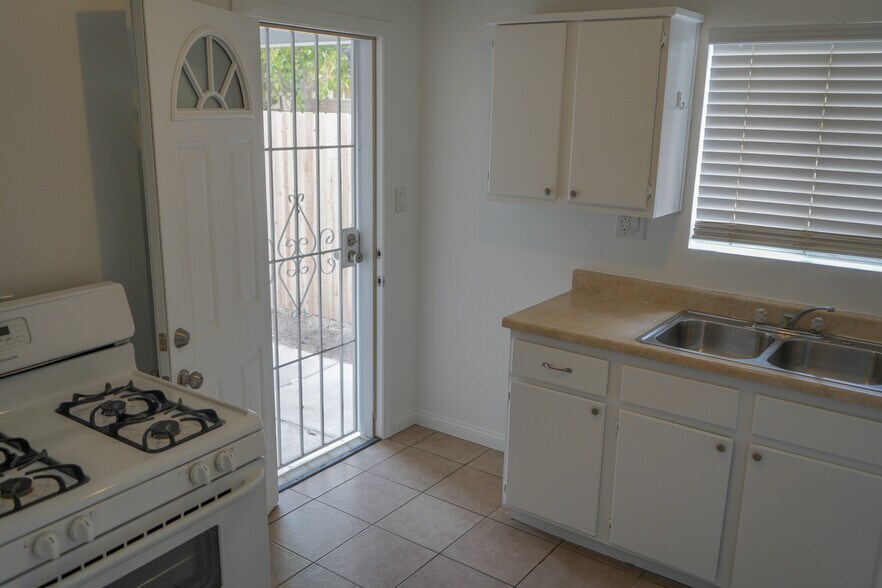 More Photos Of 1235 Clavel Ave, Ventura Apartments For Sale