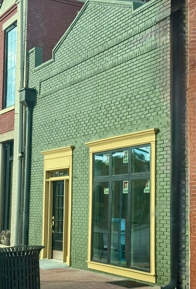 Primary Photo Of 105 S Jefferson Ave, Eatonton Office For Sale