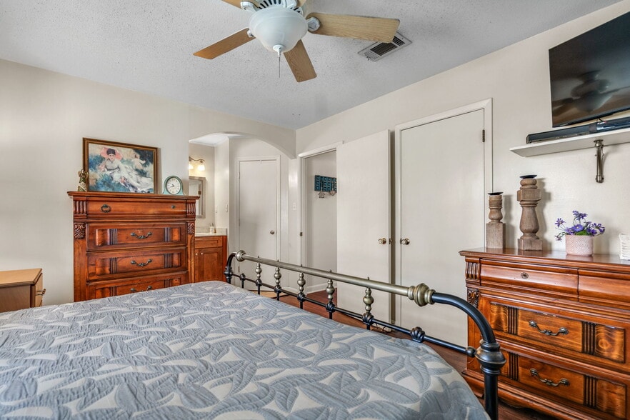 More Photos Of 695 Blue Jay Rd, Rincon General Retail For Sale