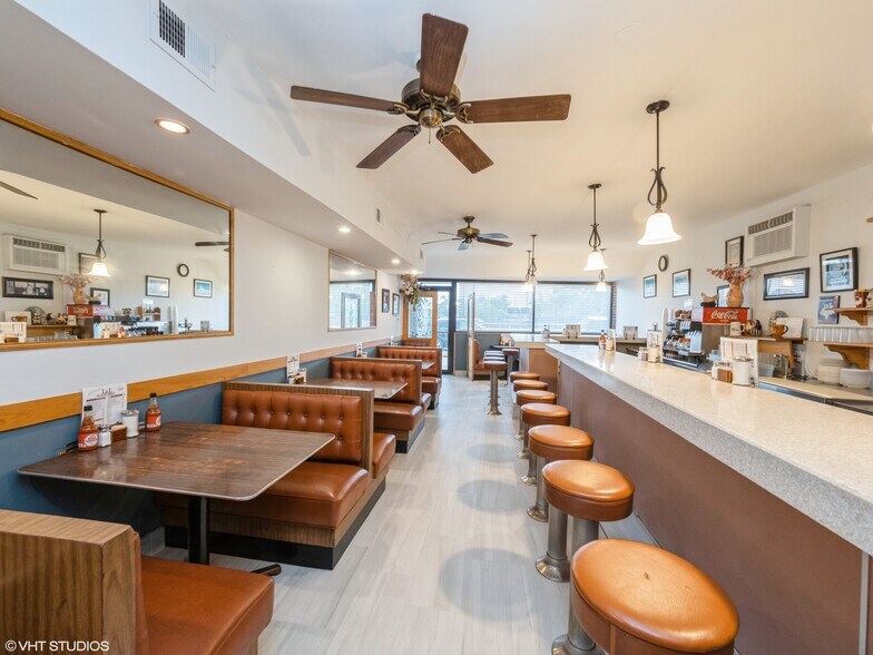 More Photos Of 456-458 E Northwest Hwy, Des Plaines Storefront Retail Office For Sale