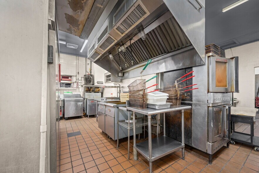 More Photos Of 413 Wilson Ave, Tullahoma Restaurant For Sale