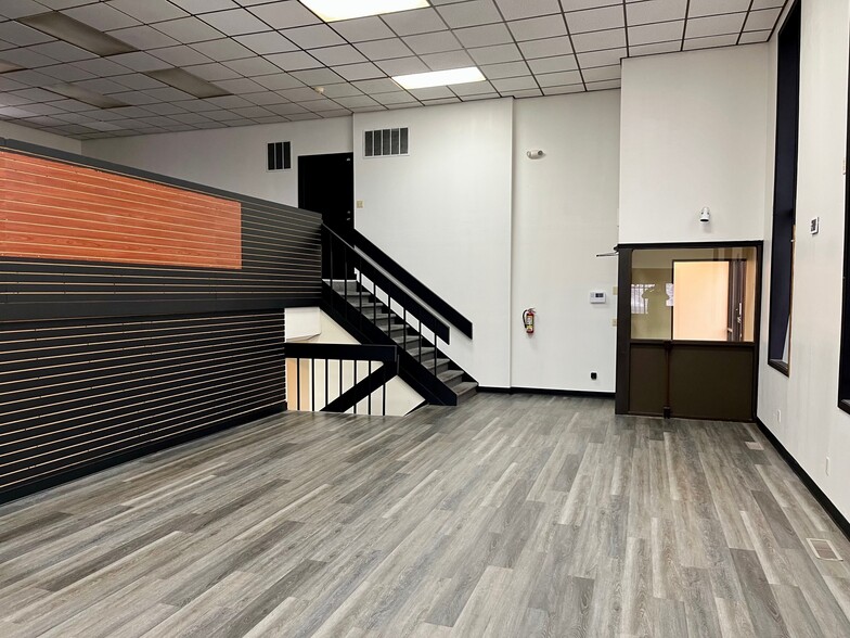 More Photos Of 1212 Towanda Ave, Bloomington Storefront Retail Office For Lease