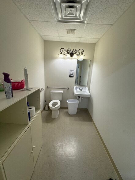 More Photos Of 1324 Belmont Ave, Salisbury Medical For Sale