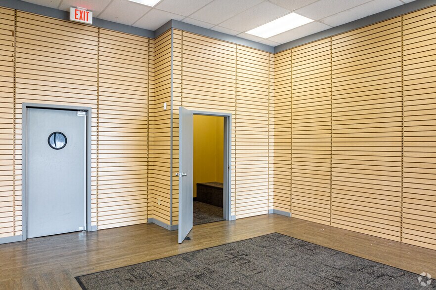 More Photos Of 2007-2061 N Commercial St, Harrisonville Unknown For Lease