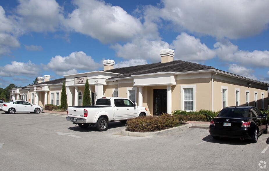 More Photos Of 17407 Bridge Hill Ct, Tampa Medical For Sale