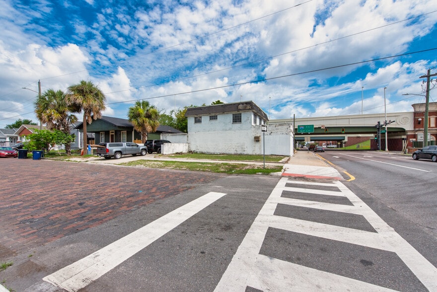 More Photos Of 1406 N Howard Ave, Tampa Office For Sale