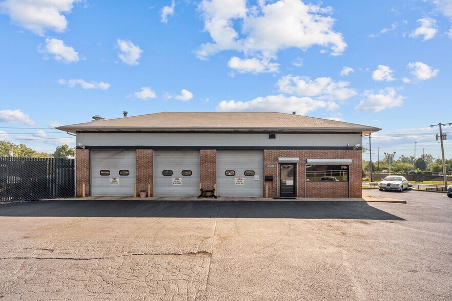 More Photos Of 14150 Sunswept Pk Court, Florissant General Retail For Sale