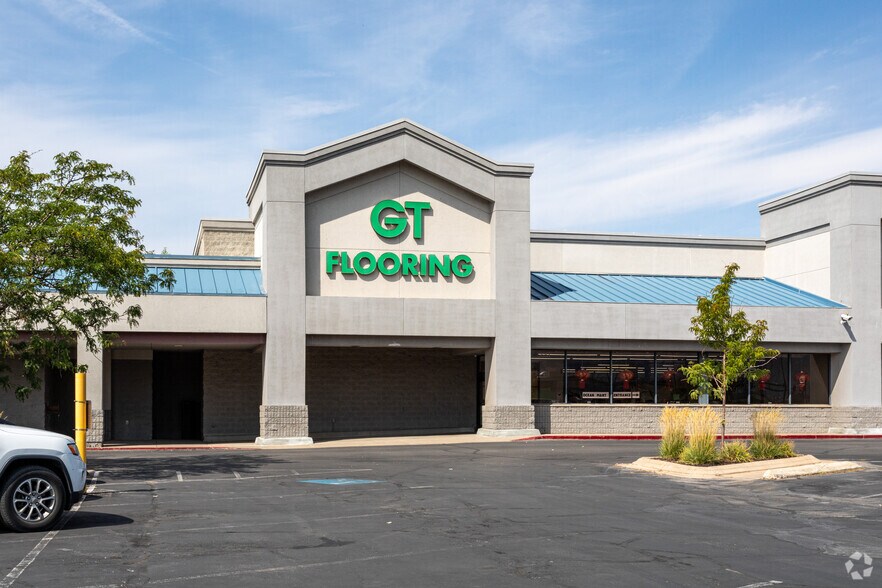 More Photos Of 5697 S 1900 W, Roy Freestanding For Lease