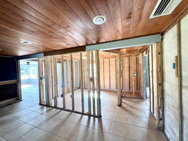 More Photos Of 930 Liberty St, Englewood Specialty For Sale