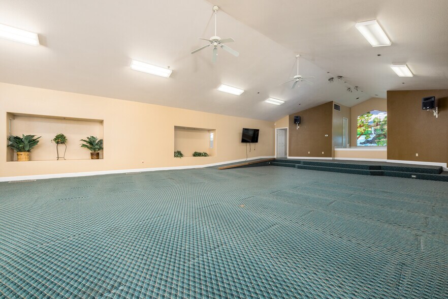 More Photos Of 2127 S Giddings St, Visalia Religious Facility For Lease