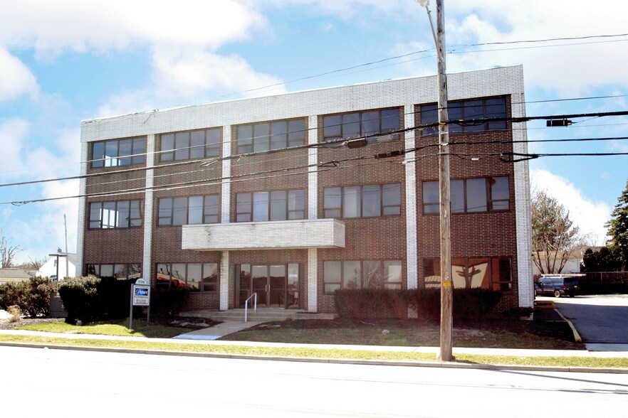 Primary Photo Of 5706 Turney Rd, Garfield Heights Medical For Lease