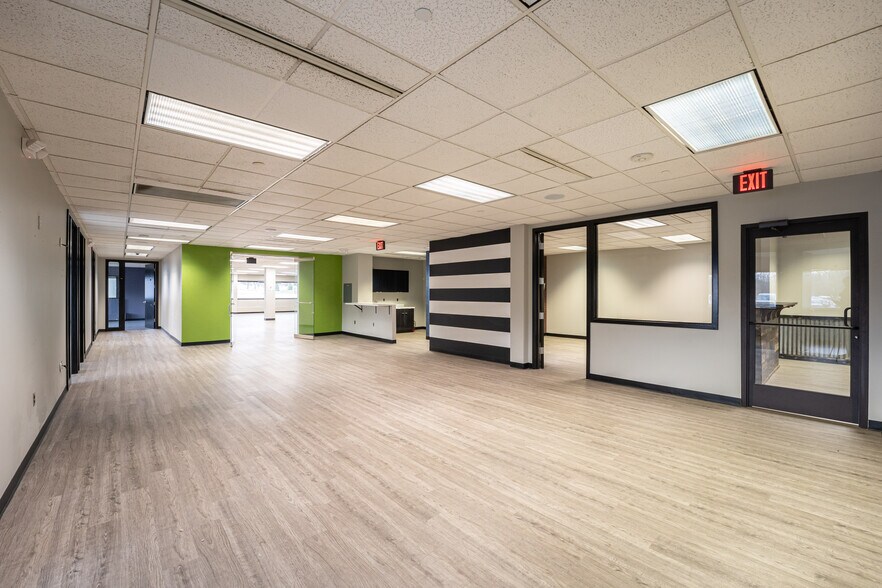 More Photos Of 901 Tower Dr, Troy Office For Lease