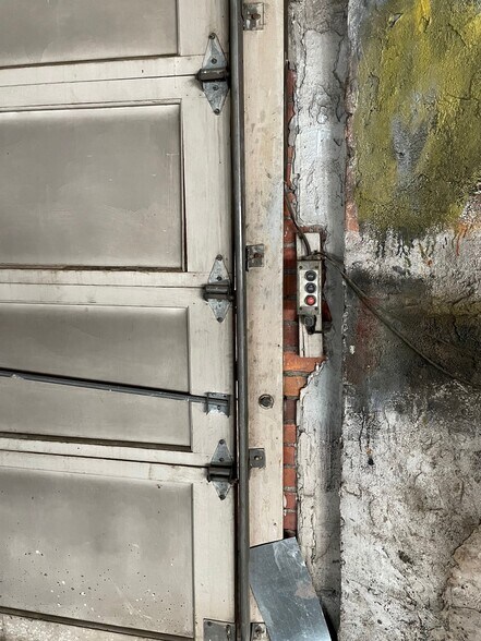 More Photos Of 126 Pleasant St, Gardner Warehouse For Lease