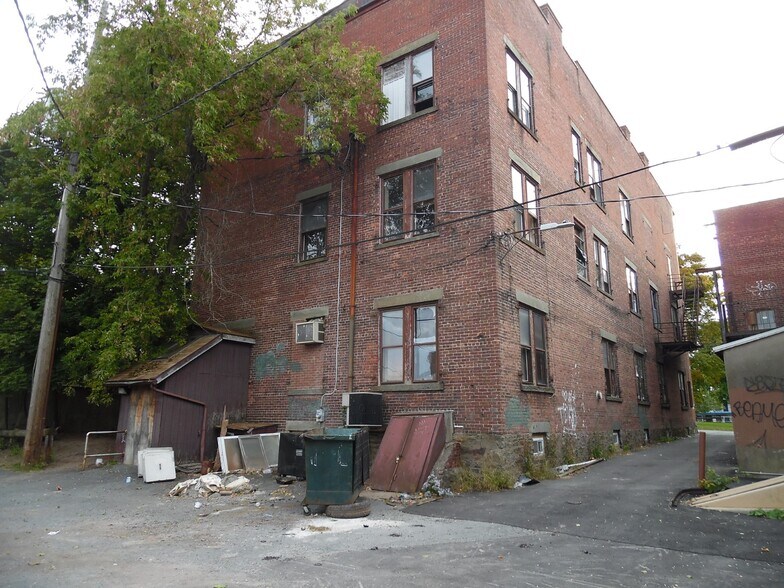 More Photos Of 5 Bank St, Monticello Storefront For Sale