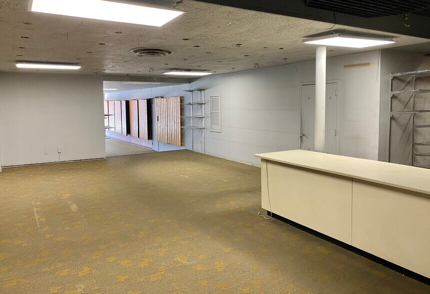 More Photos Of 7801 Old Georgetown Rd, Bethesda Storefront Retail Office For Lease