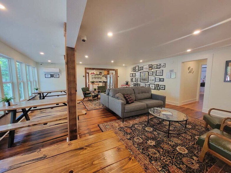 More Photos Of 110 Mc Lean Ave, Cotter Hotel For Sale