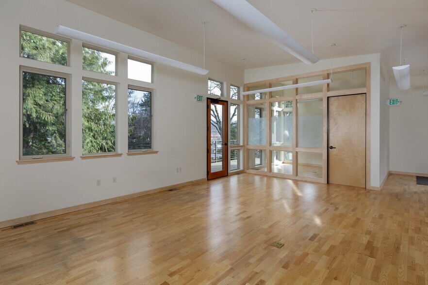 More Photos Of 3239 Cascade Ave, Hood River Office Residential For Lease