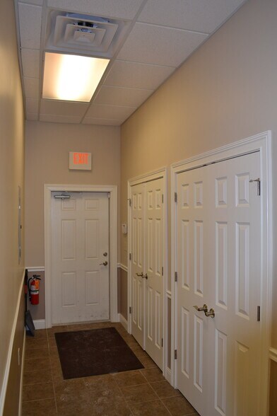 More Photos Of 3930 Mezzanine Dr, Lafayette Medical For Lease