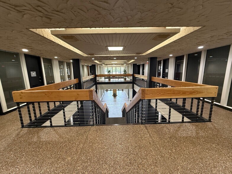 More Photos Of 3015 E Skelly Dr, Tulsa Medical For Lease