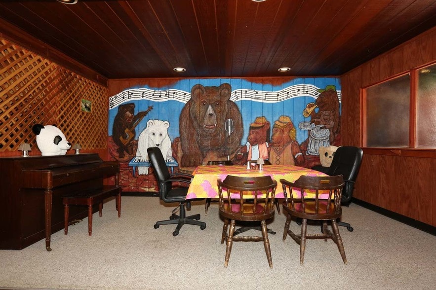 More Photos Of 7783 W Ralls Dr, Strawberry Restaurant For Sale