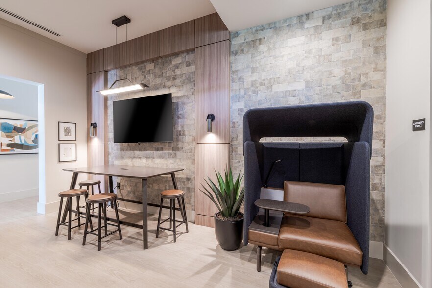 More Photos Of 8205 Commerce, Miami Lakes Apartments For Lease