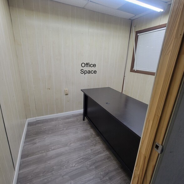 More Photos Of 522 Nickens Rd, Garland General Retail For Lease