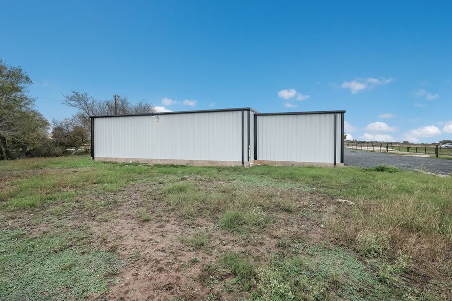More Photos Of 2908 Us-90, Hondo Freestanding For Lease
