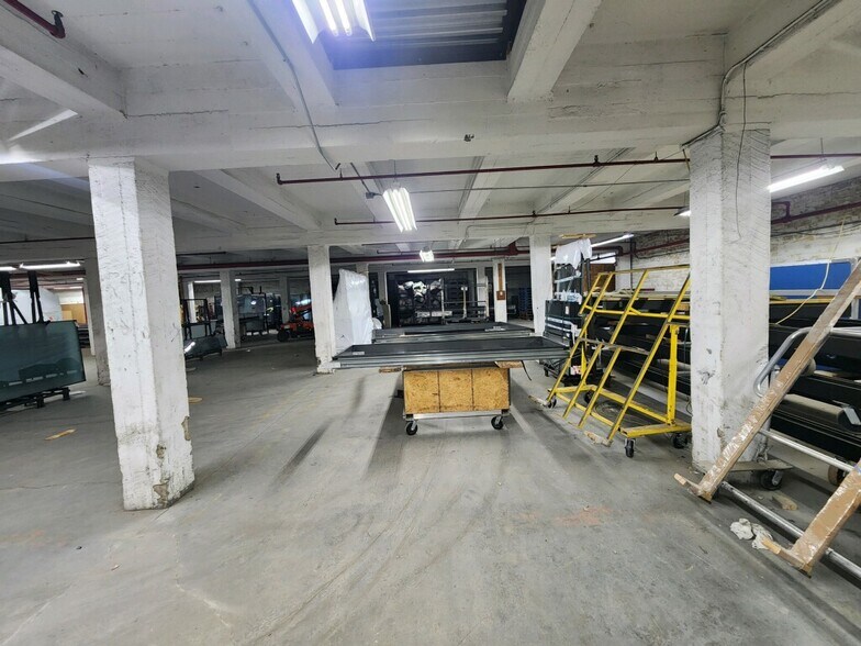 More Photos Of 351 Station Rd, Berryville Manufacturing For Lease