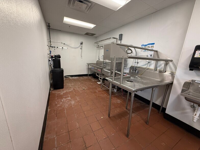 More Photos Of 1302 Main St, Speedway Apartments For Lease