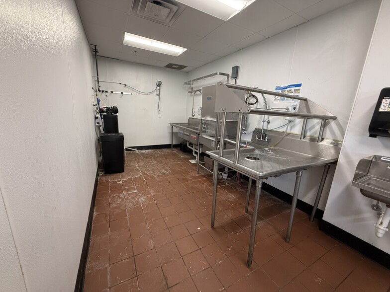 More Photos Of 1302 Main St, Speedway Apartments For Lease