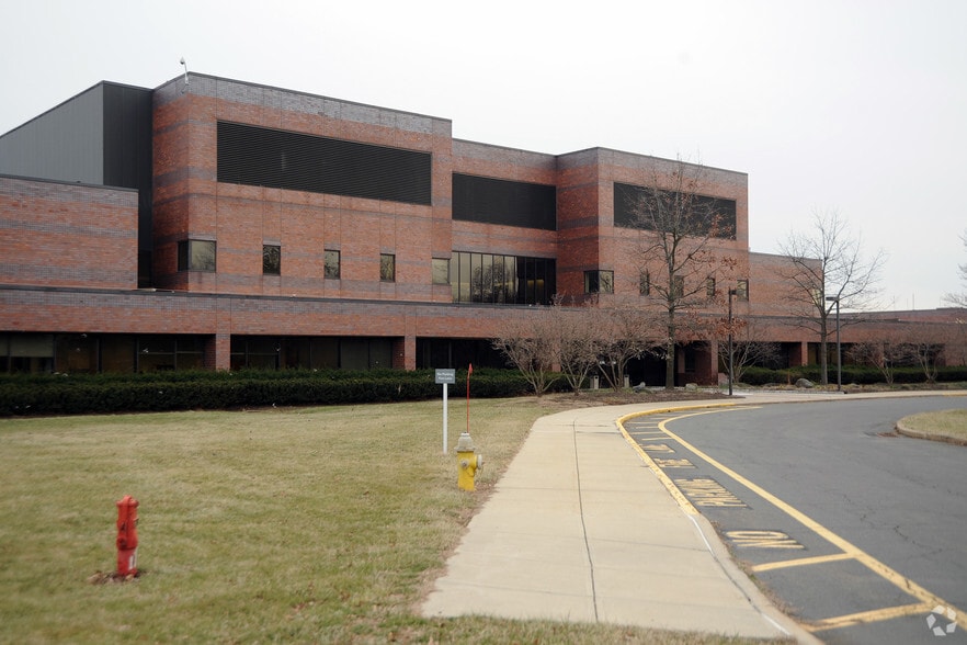 More Photos Of 865 Ridge Rd, Monmouth Junction Office For Lease