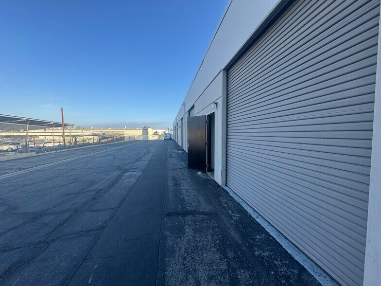 More Photos Of 2633 E 28th St, Signal Hill Research And Development For Lease