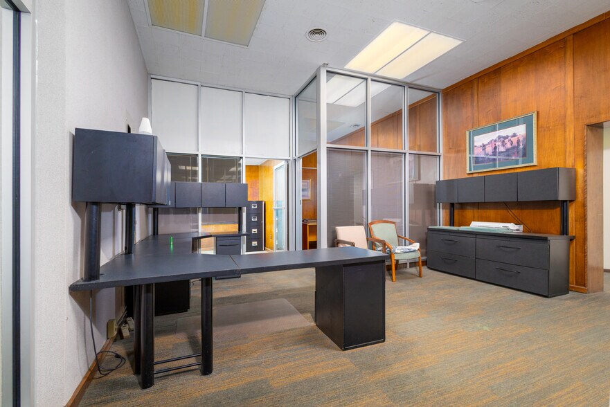 More Photos Of 100 N 4th St, Steubenville Office For Sale