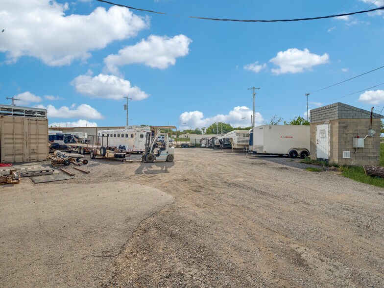 More Photos Of 1200-1204 S Highway 377, Pilot Point Flex For Sale