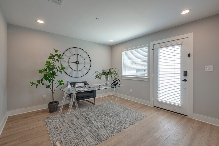 More Photos Of 1423 N Carroll Ave, Dallas Apartments For Sale