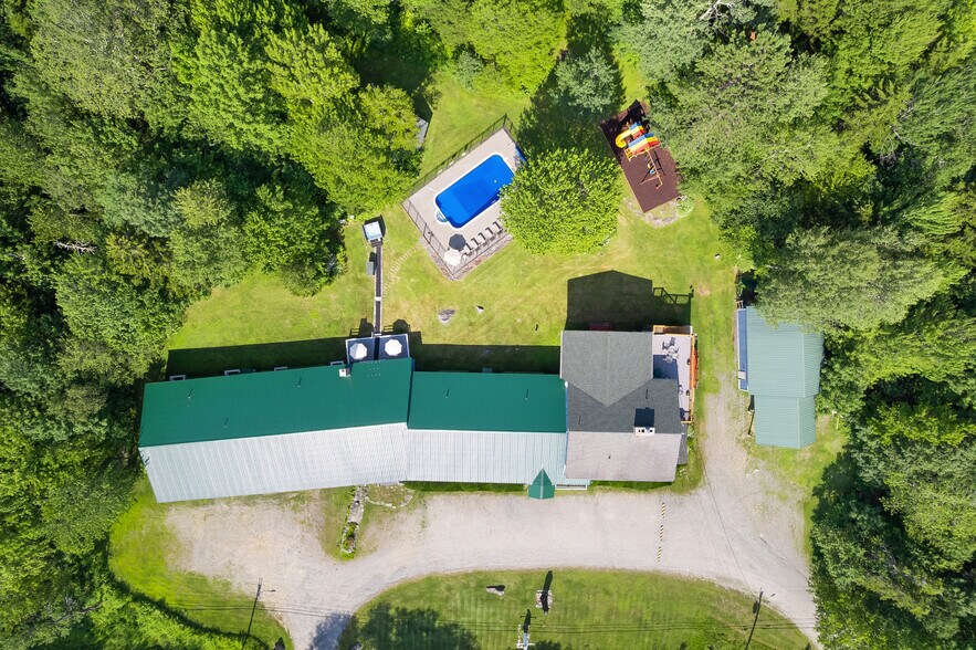 More Photos Of 344 Vt Route 100, West Dover Hotel For Sale