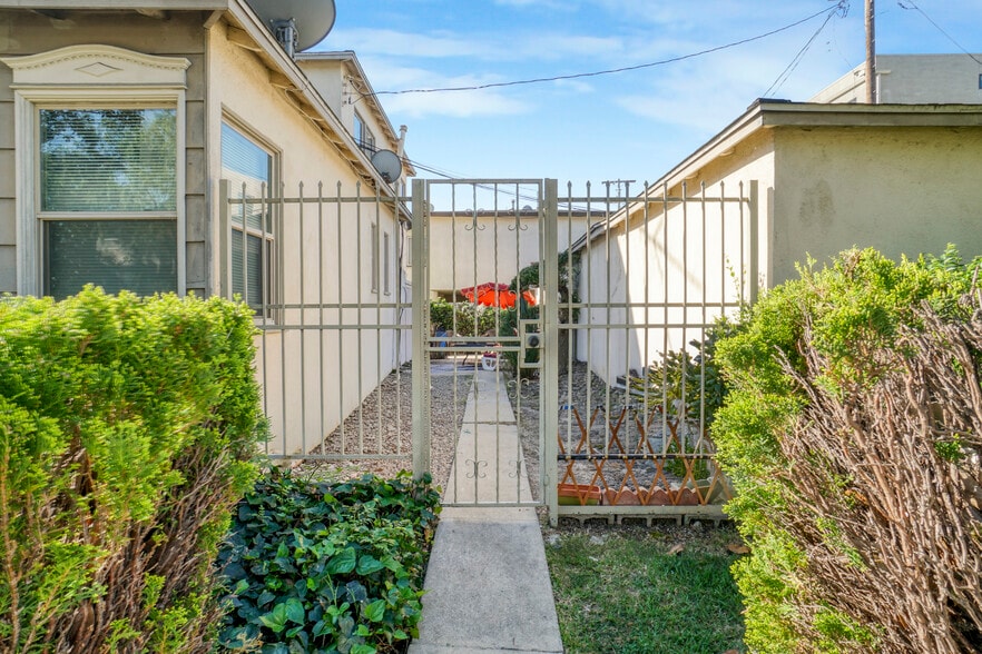 More Photos Of 5202 Knowlton St, Los Angeles Apartments For Sale