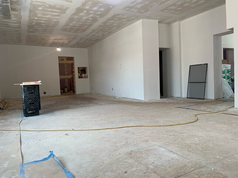 More Photos Of 4804 Whetsel Ave, Cincinnati Storefront Retail Residential For Sale