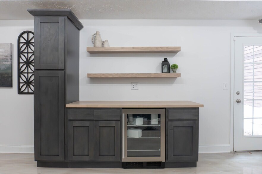 More Photos Of 38091 Euclid Ave, Willoughby Storefront Retail Residential For Sale