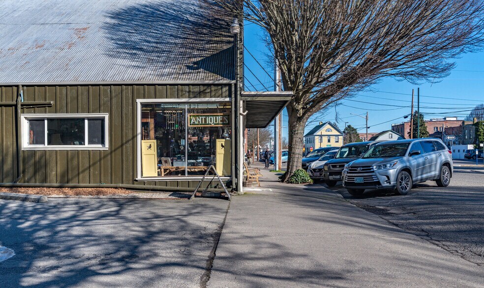 More Photos Of 802 Washington St, Port Townsend General Retail For Sale