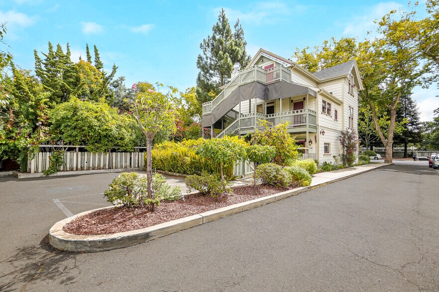 More Photos Of 742 B St, Hayward Restaurant For Sale