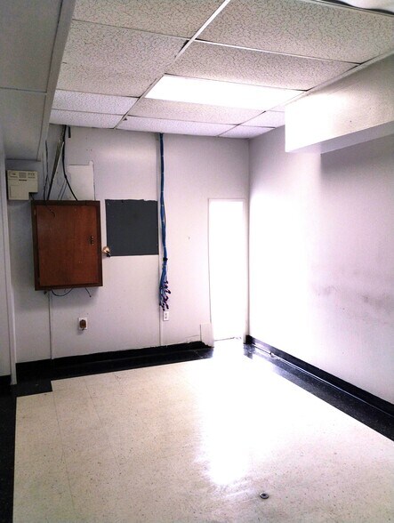 More Photos Of 221 Expressway 83, La Feria Industrial For Lease