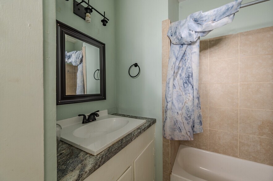 More Photos Of 732 W Alice Ave, Kingsville Apartments For Sale