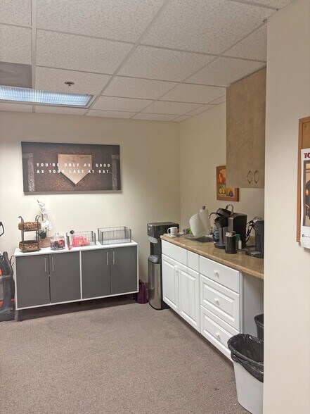 More Photos Of 1421 Guerneville Rd, Santa Rosa Office For Lease
