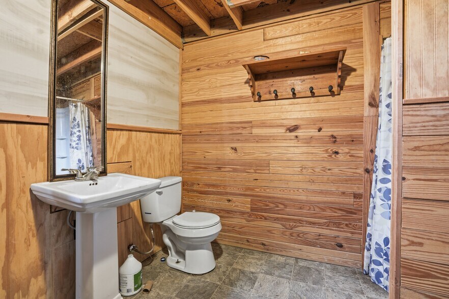 More Photos Of 113 S Wilder St, Chouteau General Retail For Sale