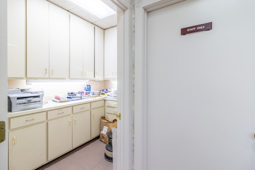 More Photos Of 1421 Ross Dr, Dalton Office For Sale