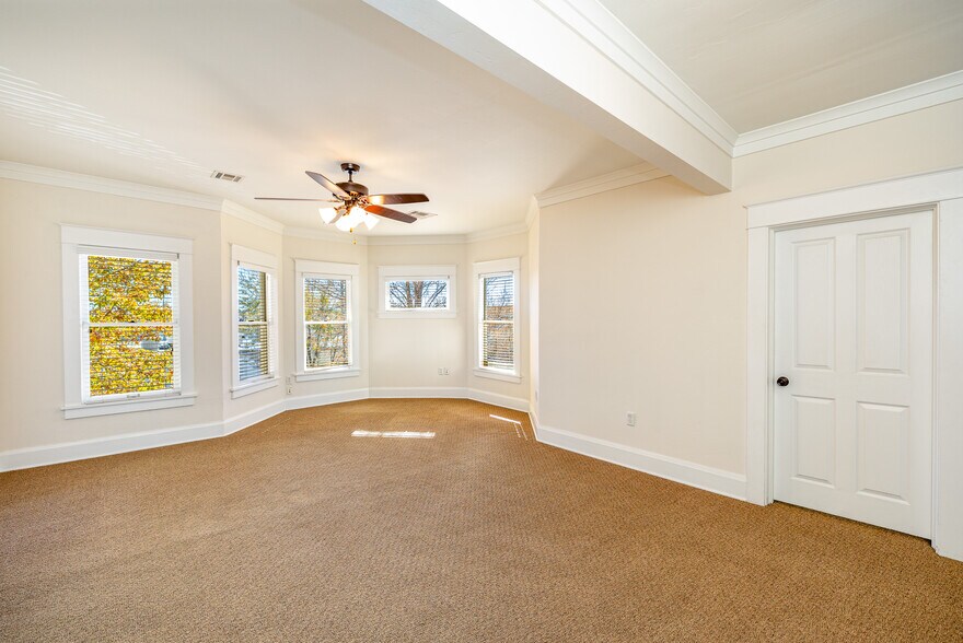 More Photos Of 717 W Riordan Rd, Flagstaff Storefront Retail Office For Sale